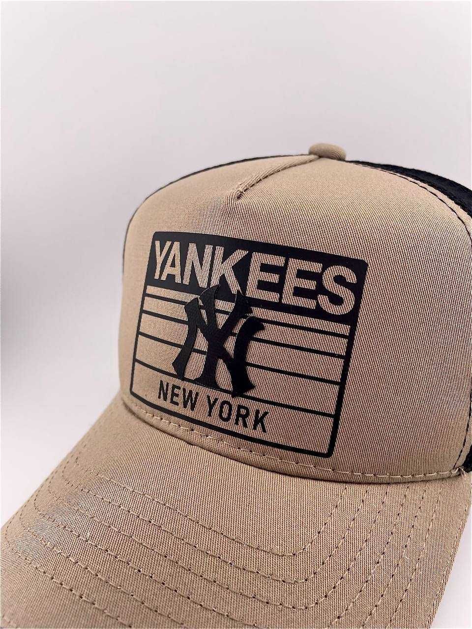 Бейсболка тракер YANKEES NEW YORK бежева з сіткою