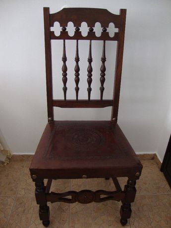 Cadeira Vintage Linda assento de couro com relevo
