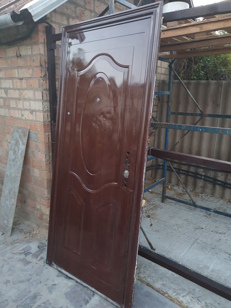 Продам двери вхідні