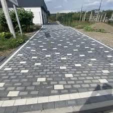 Вкладання бруківки – швидко, якісно, з власним інструментом!