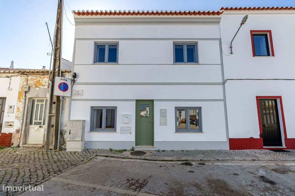 Moradia Renovada Em Barão De S. Miguel