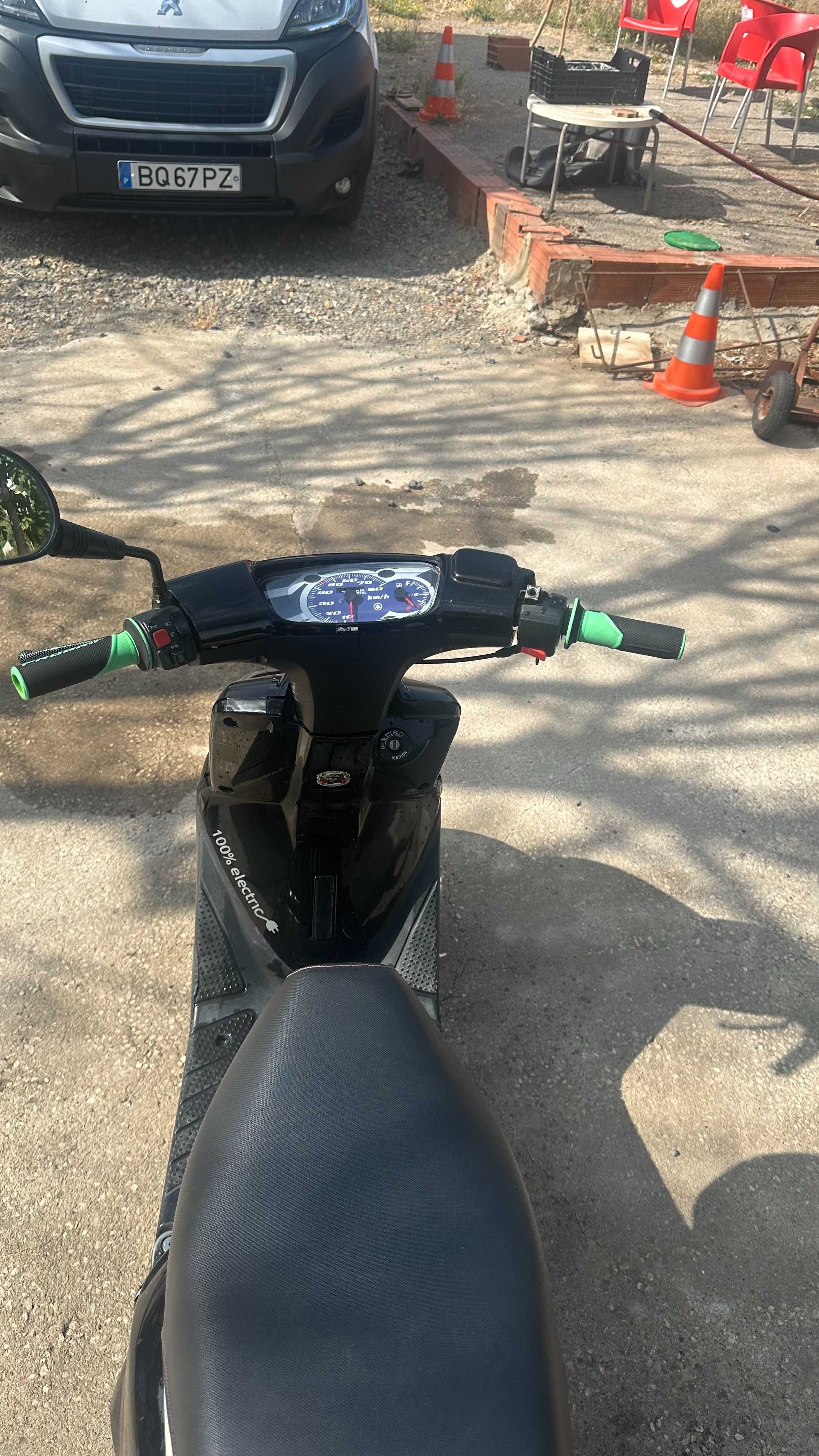 bws 50cc com estética de origem mas muito material
