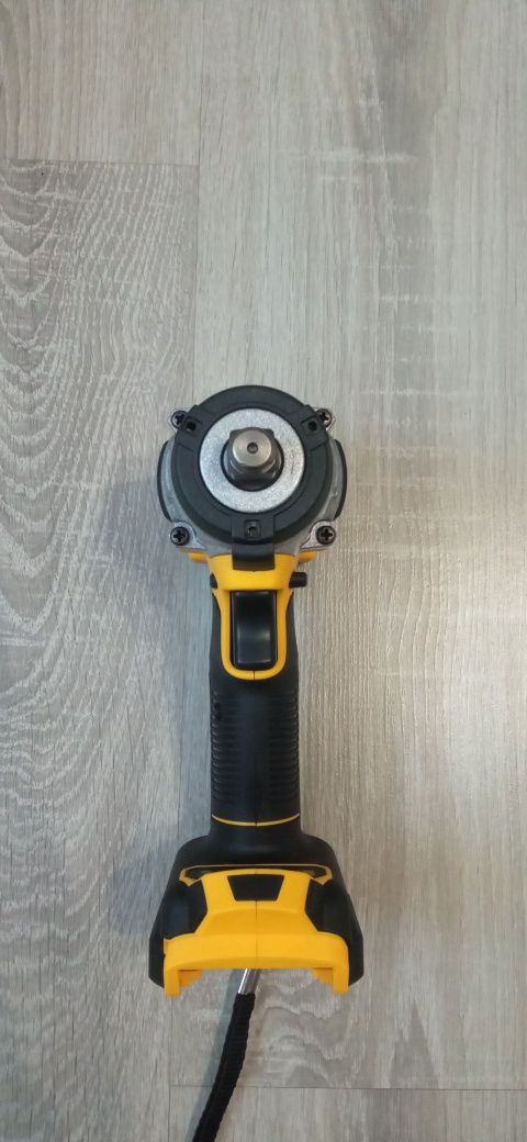 Гайковерт DeWalt DCF922