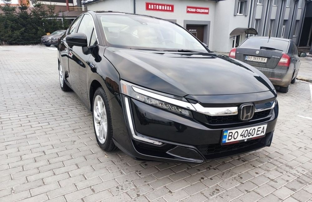 Honda Clarity Turning