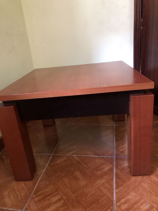 Mesa de centro em cerejeira