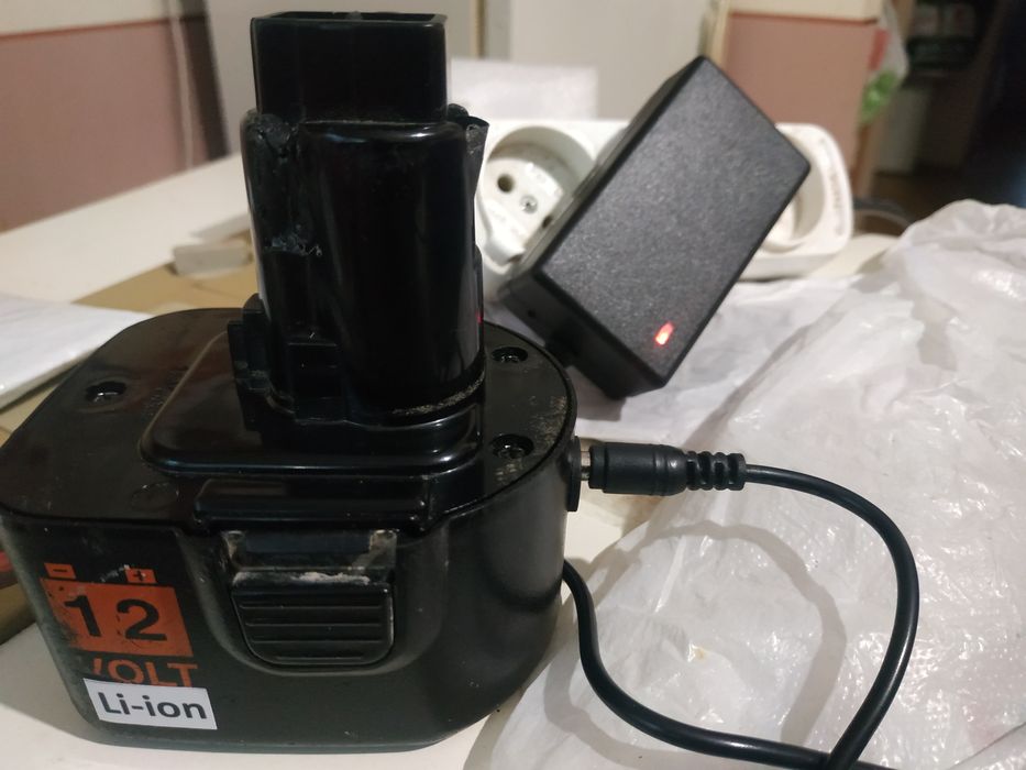 Шуруповерт Black & Decker 12V