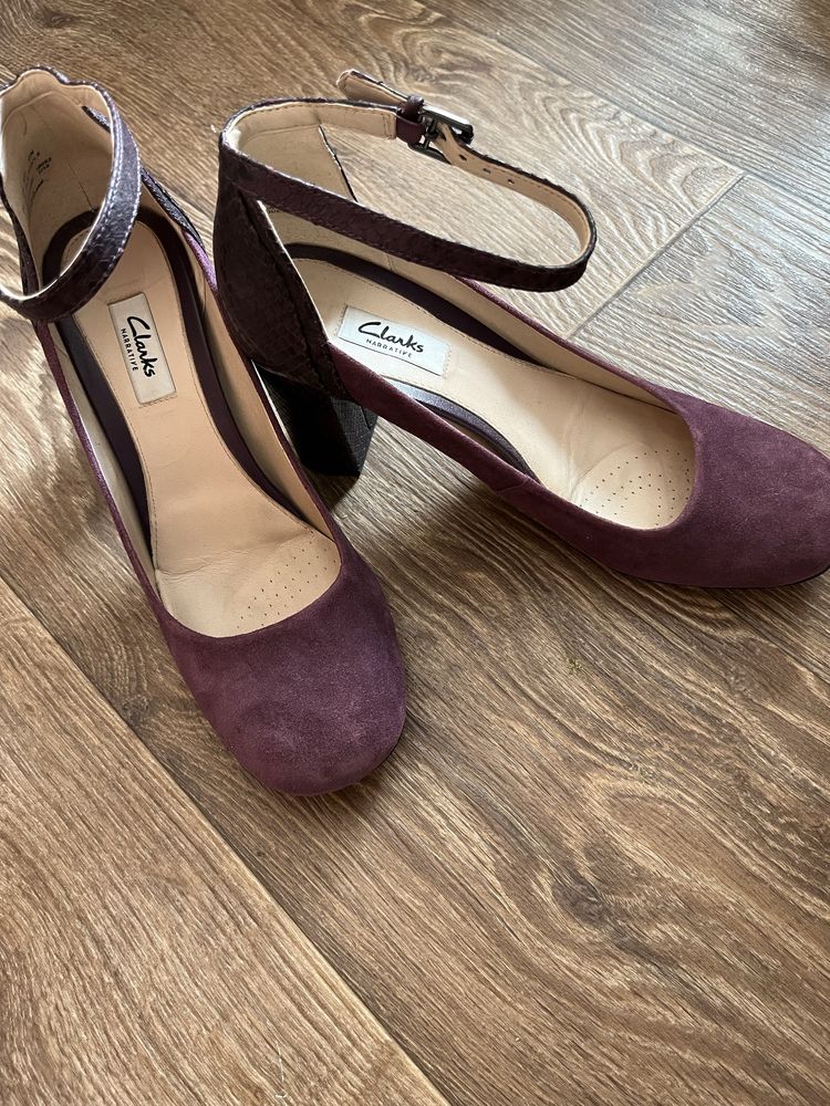 Продам туфлі clarks