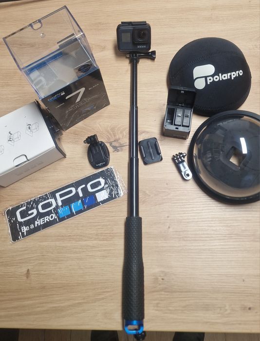 GoPro Hero 7 Black 12MP + 3x bateria, kopułka do wody, selfistick