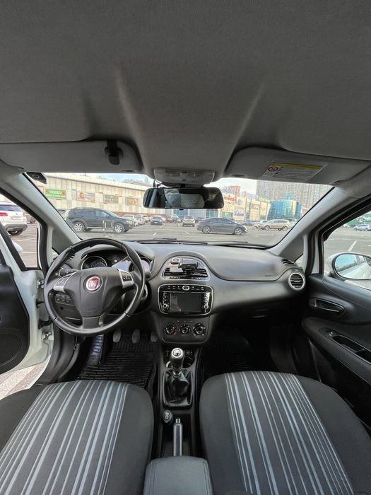 Fiat Punto 2011 року