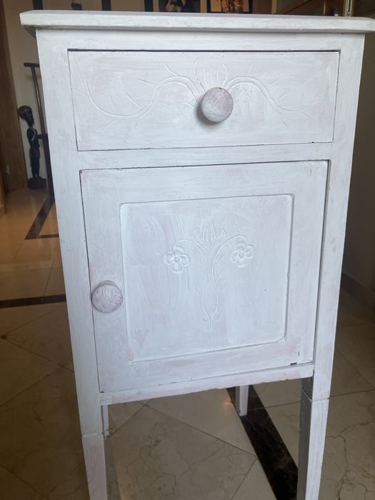 Mesa de apoio de madeira, rosa claro estilo area store Zara Home