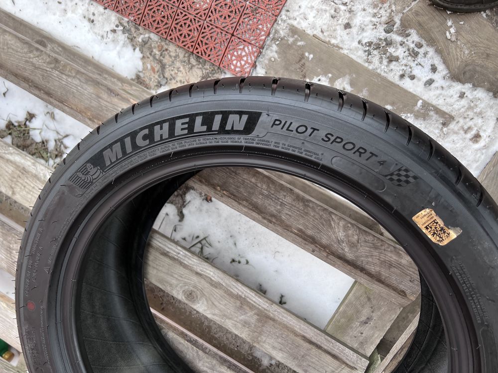 235/45/19 Michelin Pilot Sport 4 235/45 R19 99Y XL