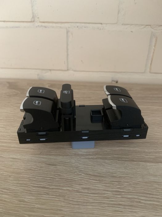 Блок керування склопідйомником VW Jetta Tiguan Golf B6 CC Seat Leon