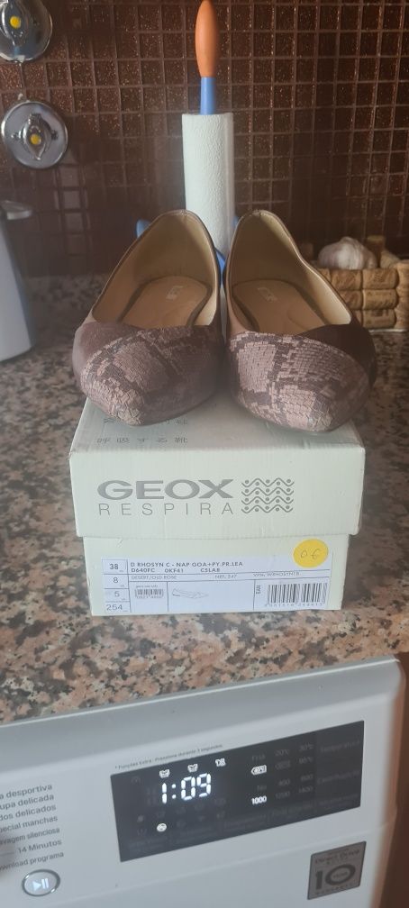 Sapatos como novos em pele geox