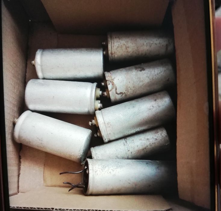 Конденсатори 8 штук