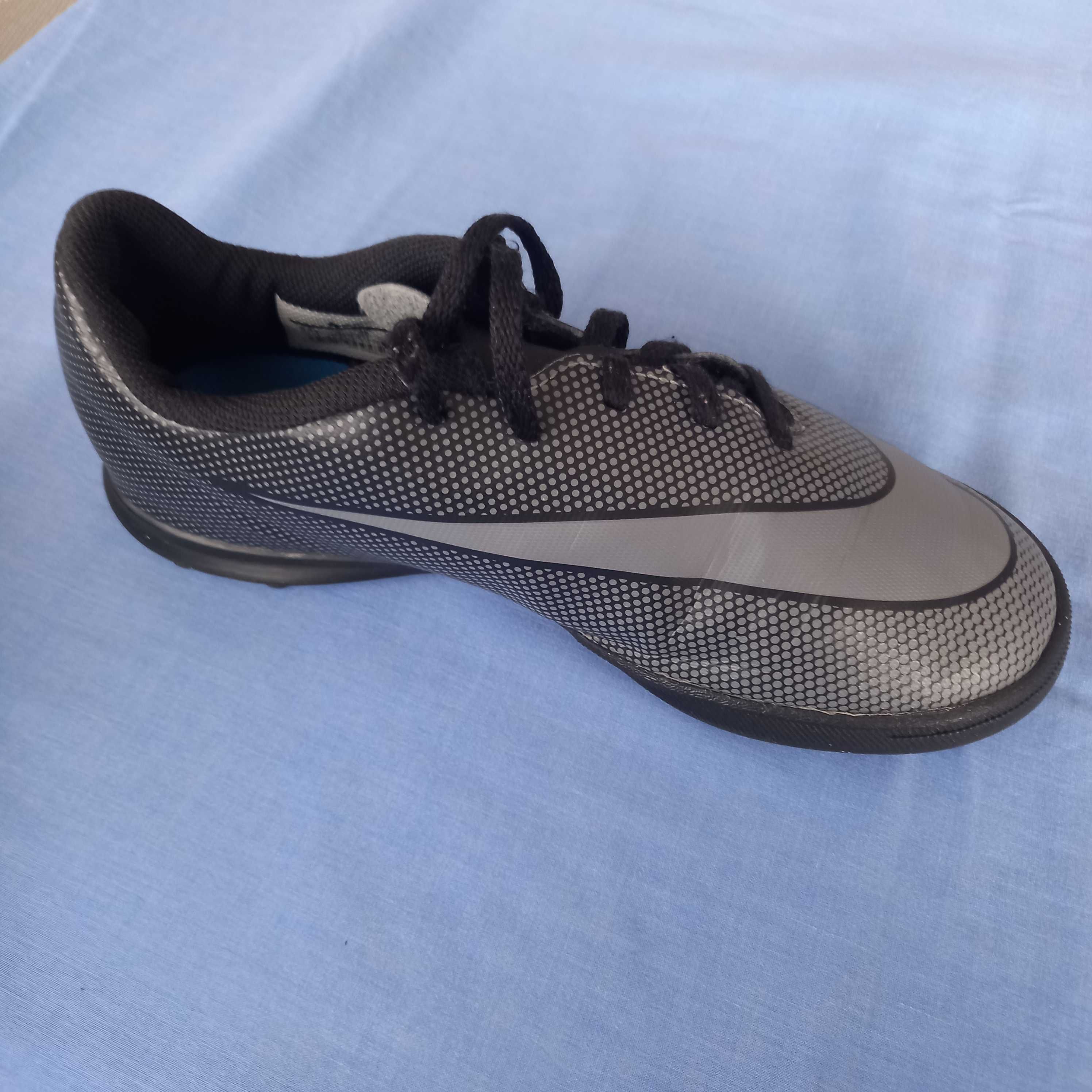 Buty sportowe - halówki firmy nike i kipsta za 45 zł.