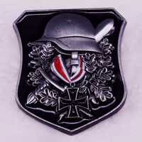 Знакчок железный крест стальной шлем дубовые листья на щите Вермахт