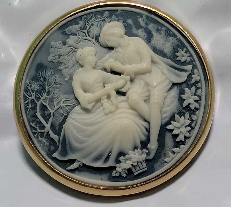 Винтажная брошь-подвеска «Камея» диаметр 47 мм