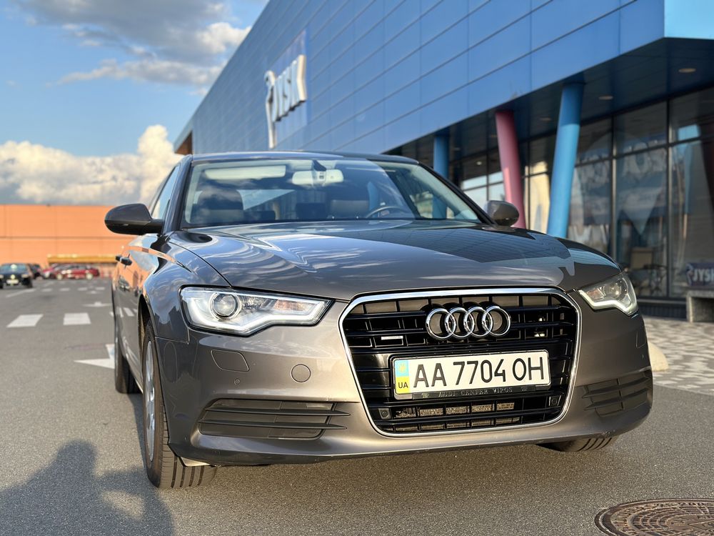 Audi A6 quattro.