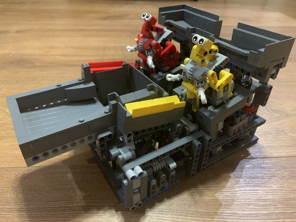 Lego Technic GBC pracujące roboty