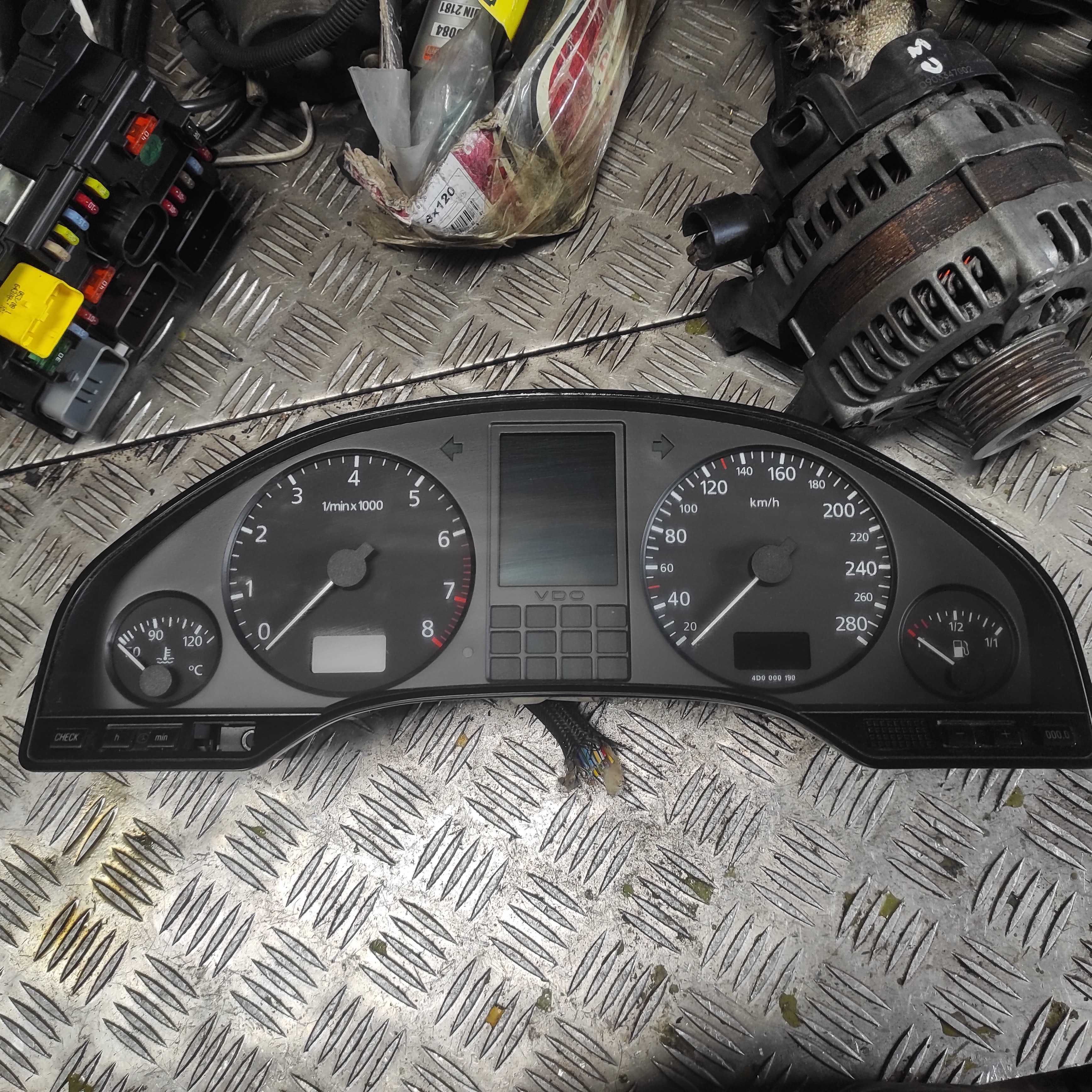 Licznik zegary Audi A8 D2 3,7 4D0,919,033F