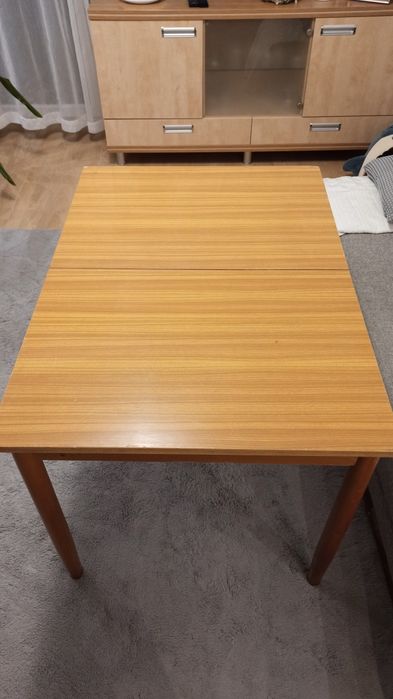Stół drewniany z rozsuwanym blatem
