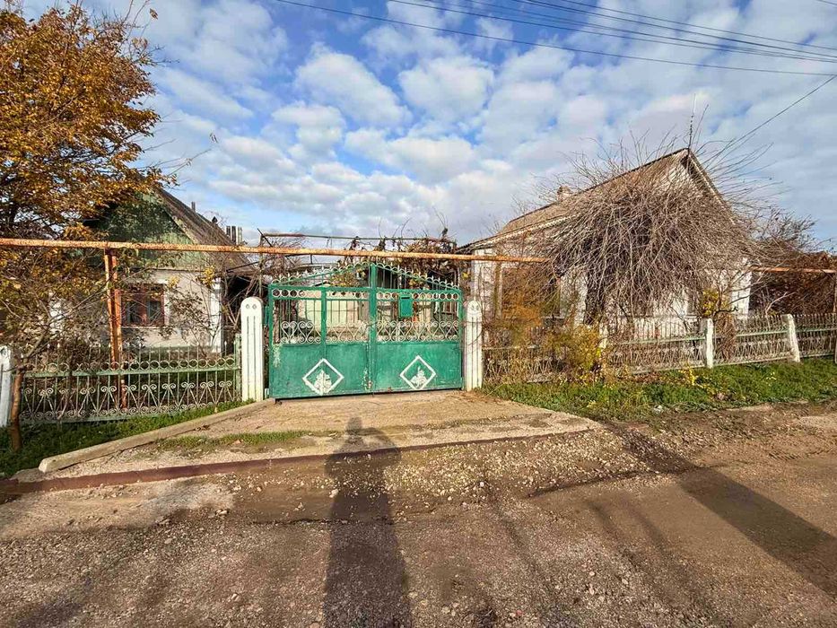 Продам недорого дом в Александровке в удачном месте