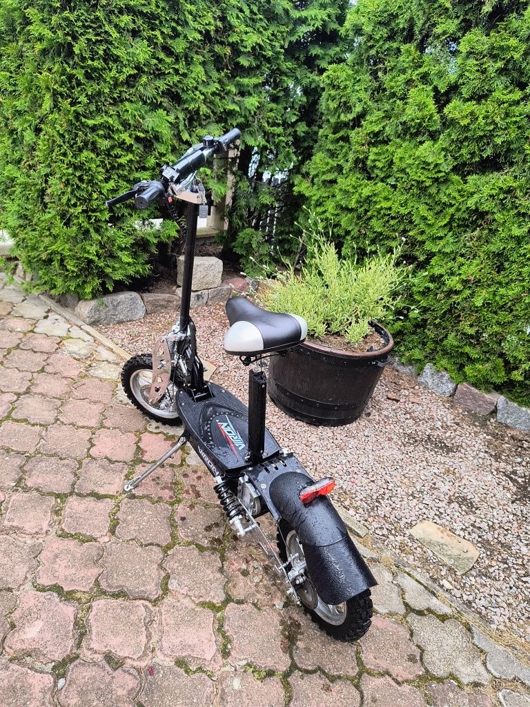 Skuter elektryczny . Hulajnoga