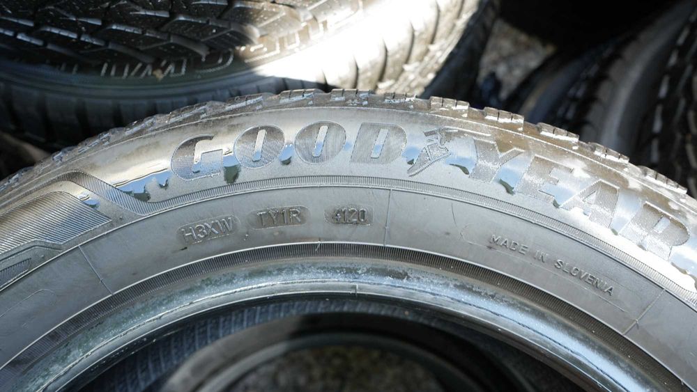 Opony zimowe Goodyear UltraGrip 205/60 R16