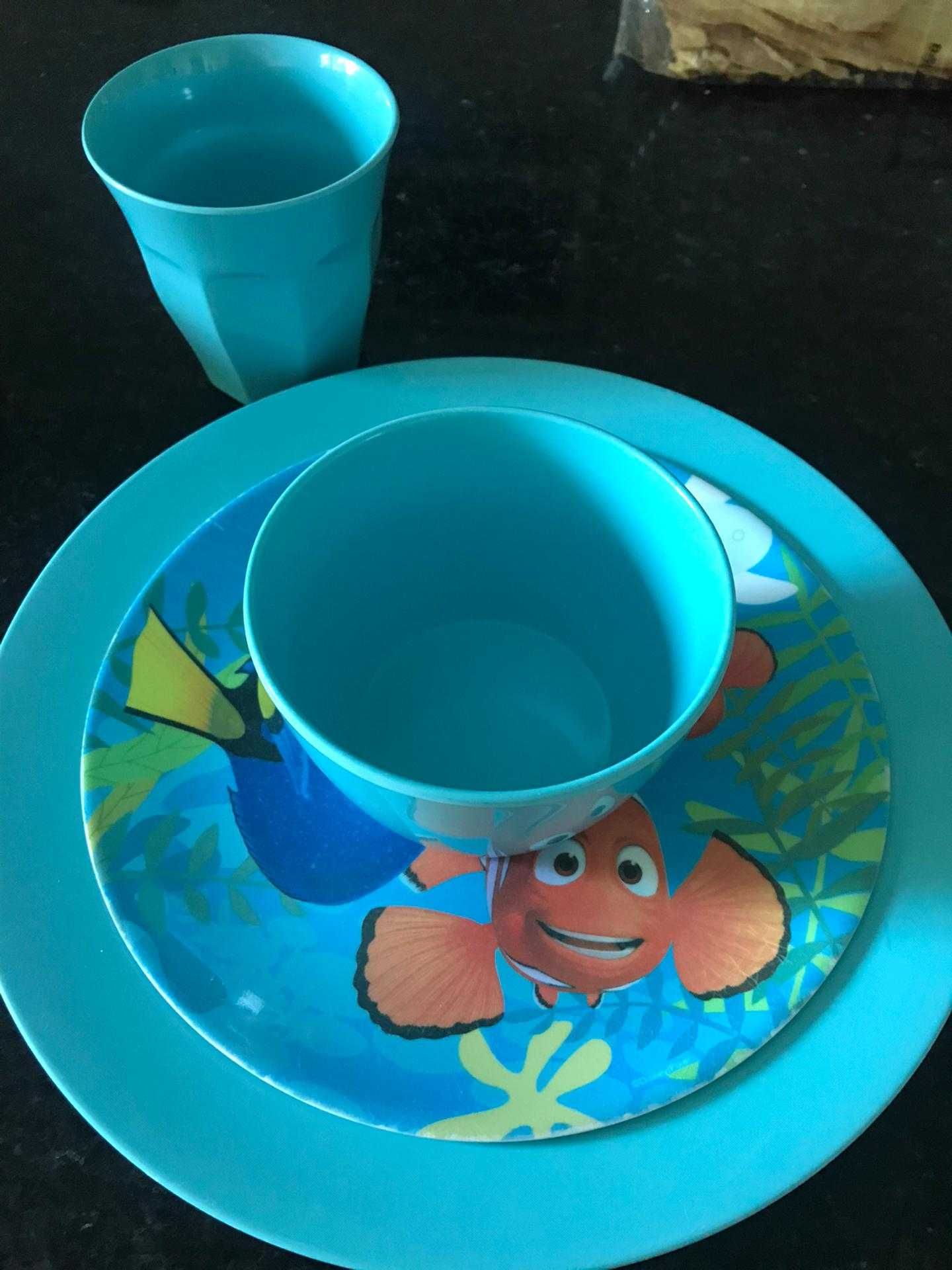 Conjuntos pratos/copos para criança