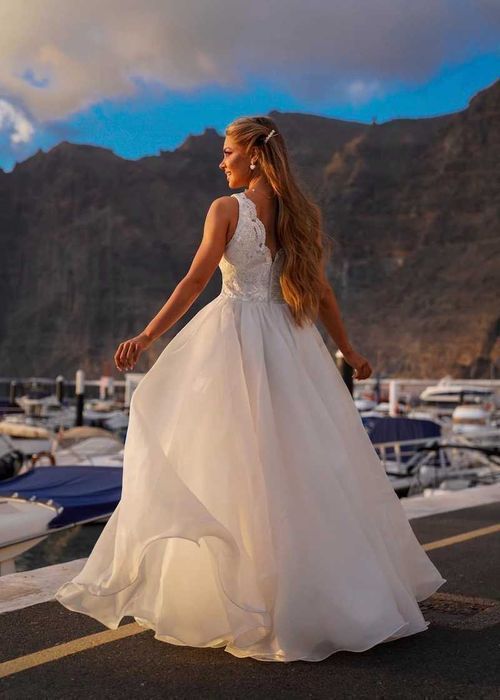 Suknia ślubna #1 ecru linia A koronka zdobienia cekinki rozmiar 38 M