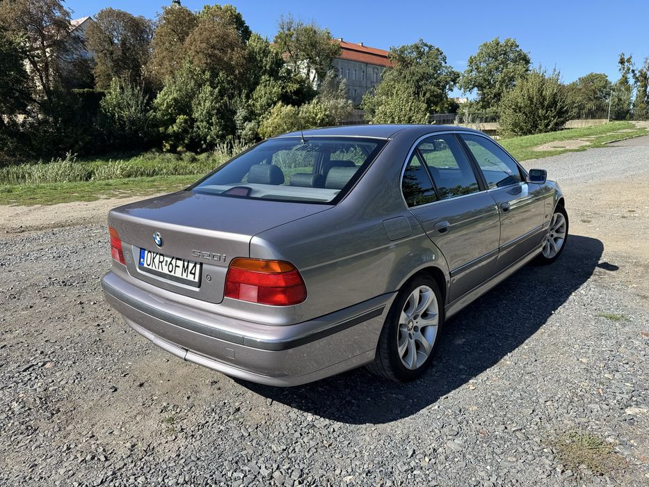 BMW E39 sedan 520
