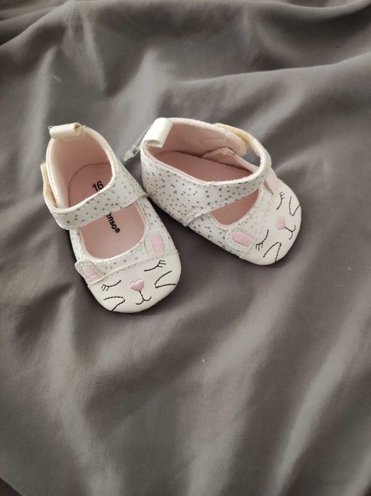 Buty niechodki dla dziewczynki rozmiar 16. Nowe, idealne do chrztu