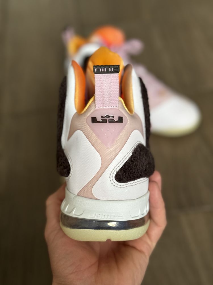Кроссовки Nike LeBron IX 9 King of LA Pink DJ3908 600