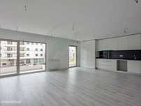 Apartamento T3+1 Duplex com varanda, solário e dois lugares de garagem