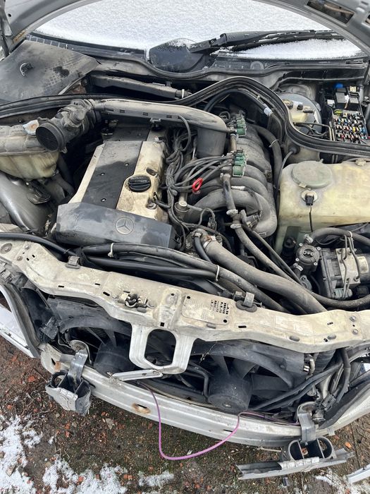 Mercedes w 202 2.8 автомат на гайки , болты , метизы .