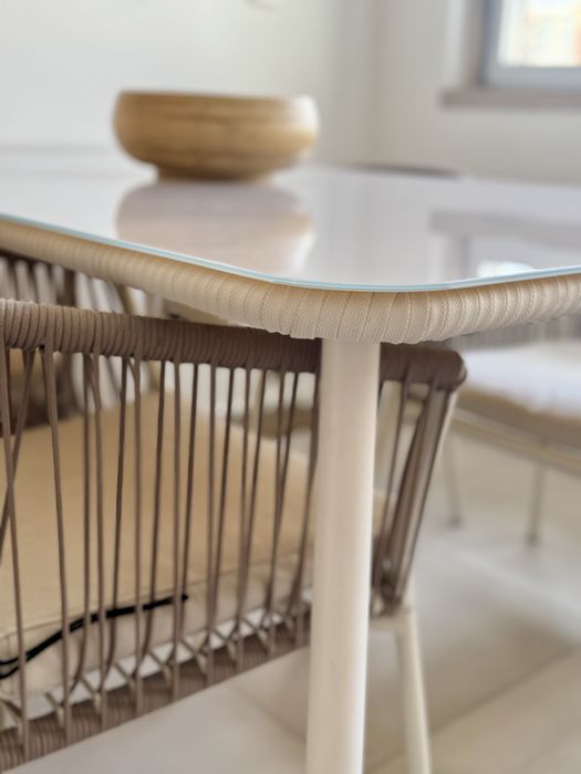 Mesa de jantar retangular SKLUM em vidro e alumínio