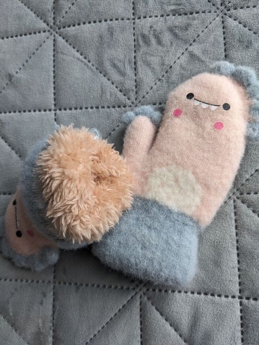 Cieplutkie rękawiczki dinozaury
