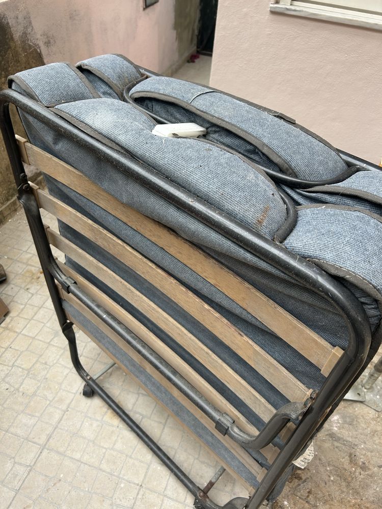 Cama de Abrir e Fechar Dobrável de Solteiro - marca JYSK