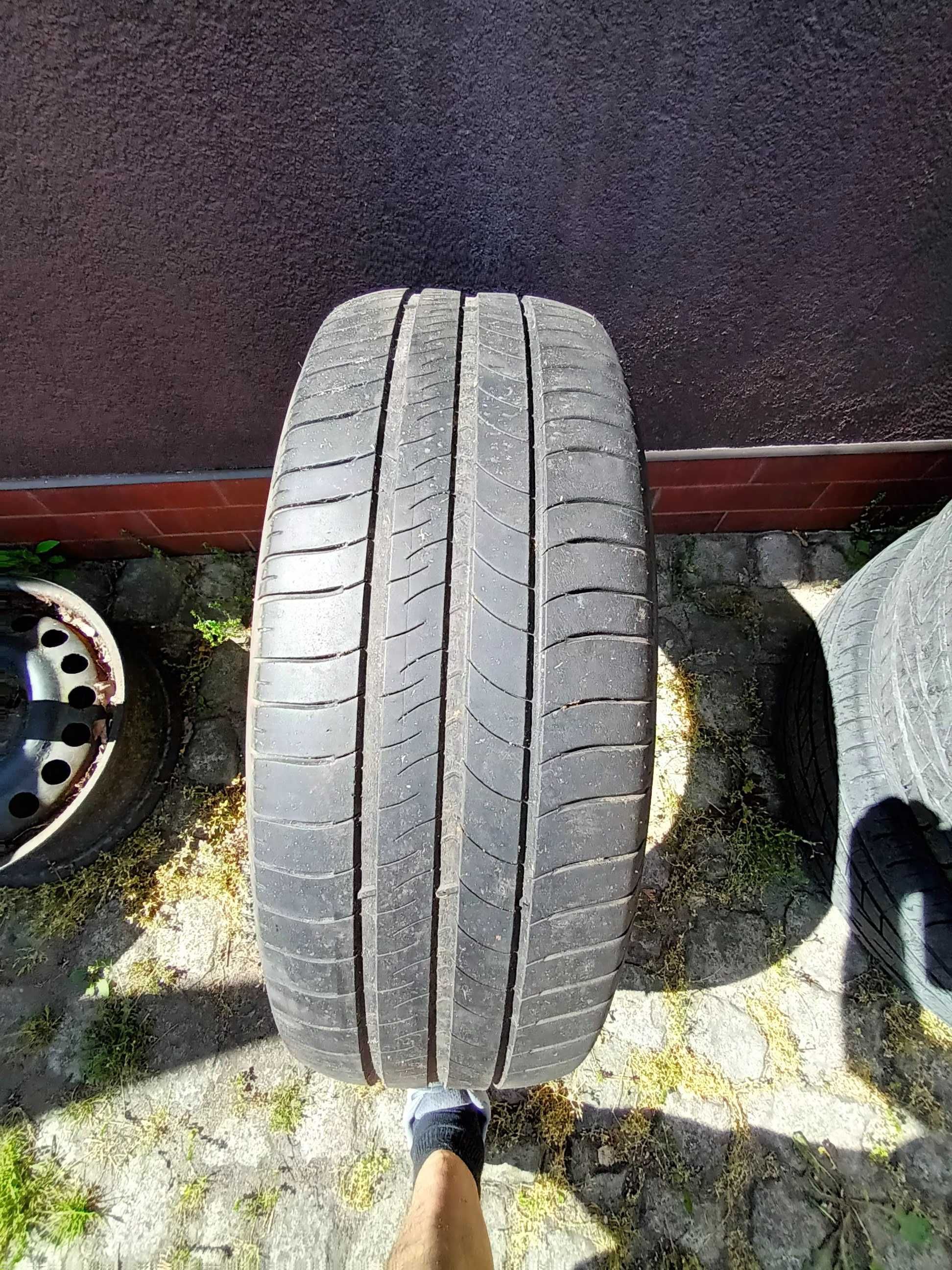 Opony letnie 215/60 R16