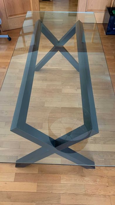 Mesa de sala com tampo de vidro