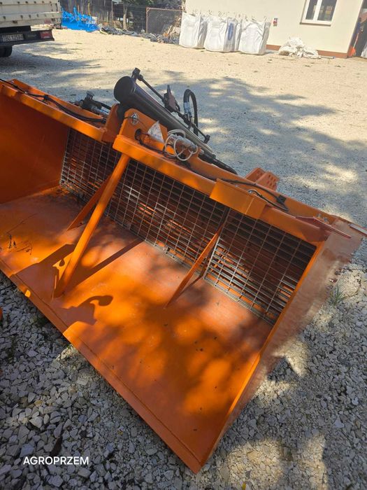 Nowa piaskarka solarka VOLANT 2.0m samozaładowcza na tuz komunalna