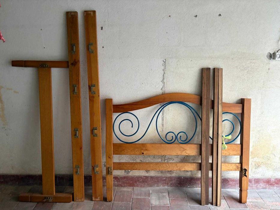 Cama alentejana de madeira e ferro