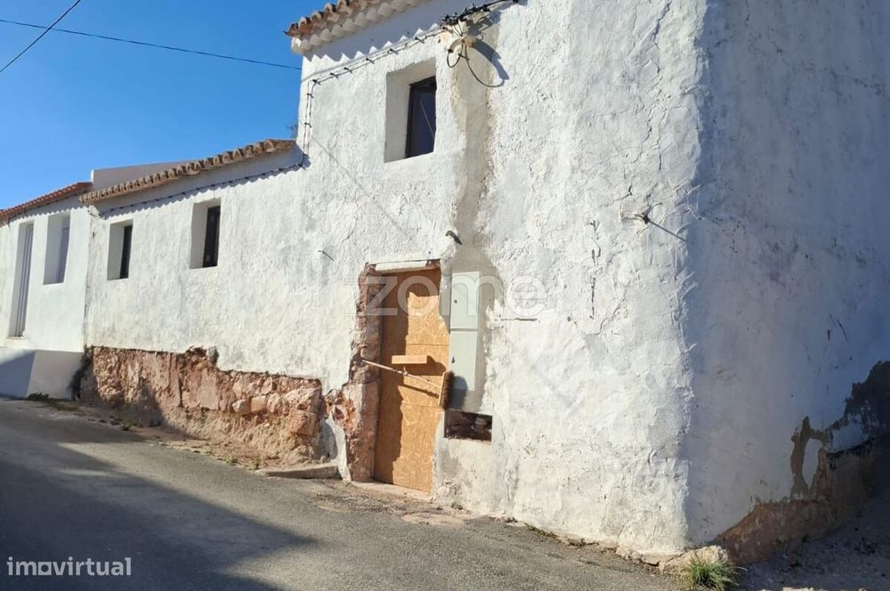 Moradia Térrea para recuperar com 69m2 em Messines de Baixo