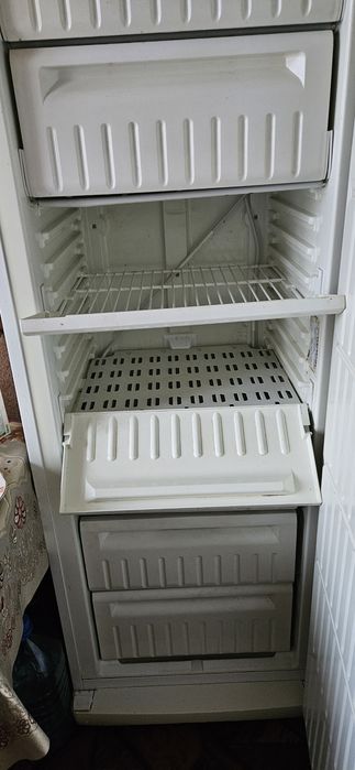 Морозильна камера Stinol надійна та потужна.