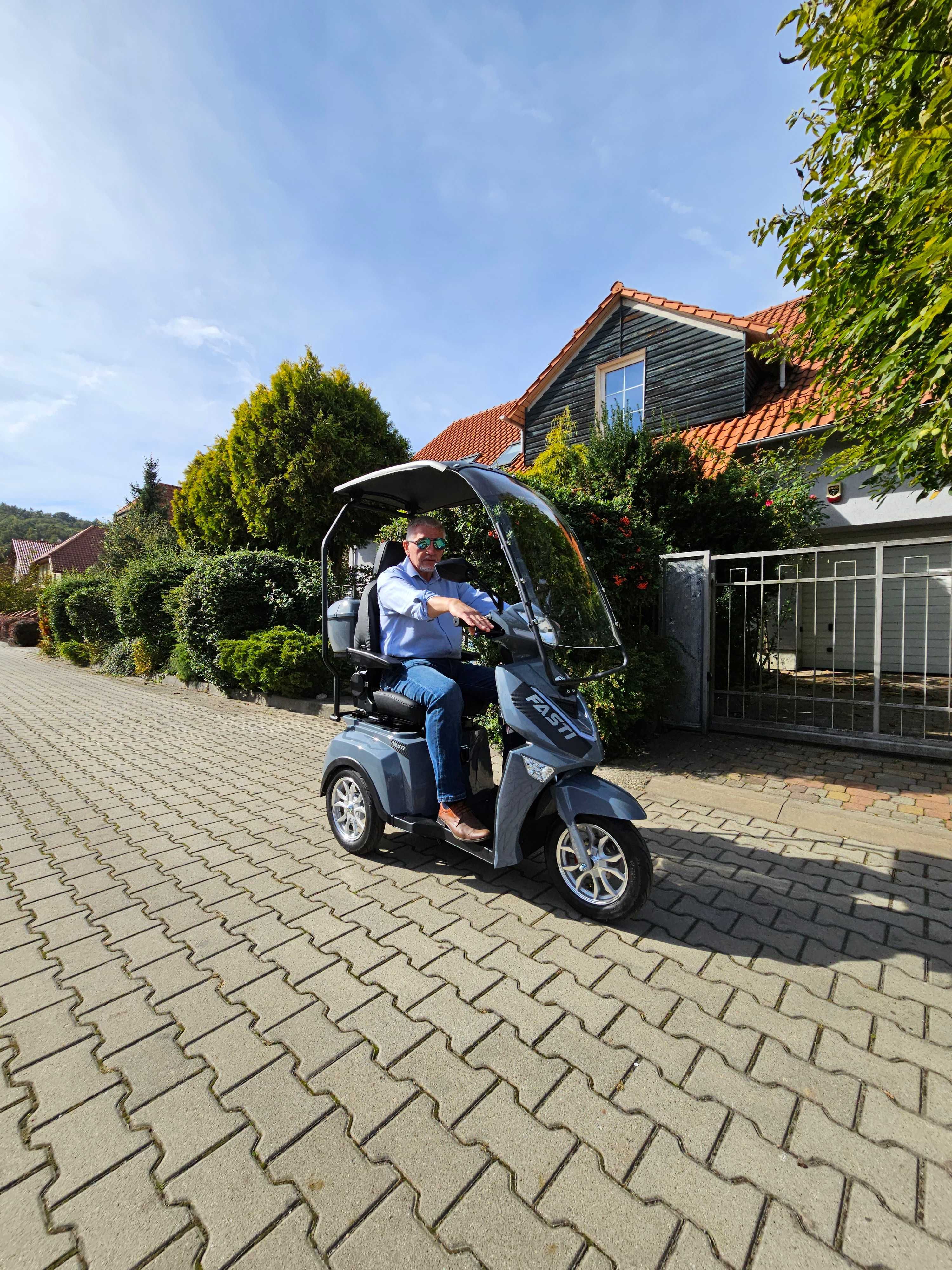 Electroride Fasti 3 Max: Trójkołowy skuter elektryczny z daszkiem