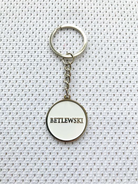 Metalowy oryginalny brelok do kluczy samochodowych Betlewski srebrny!