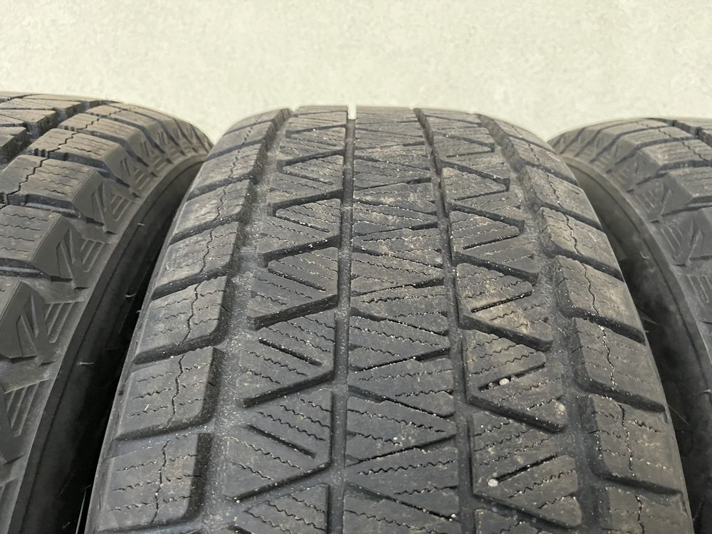 Зимние шины б/у BRIDGESTONE BLIZZAK DM-V1 265/60R18 110R (Japan)