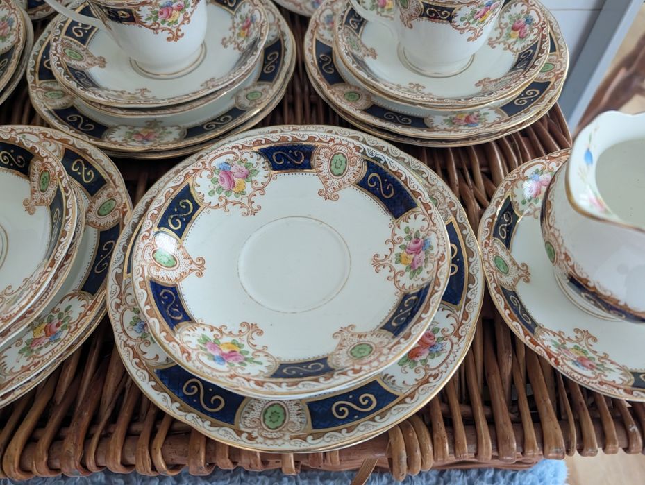 Zestaw starych filiżanek