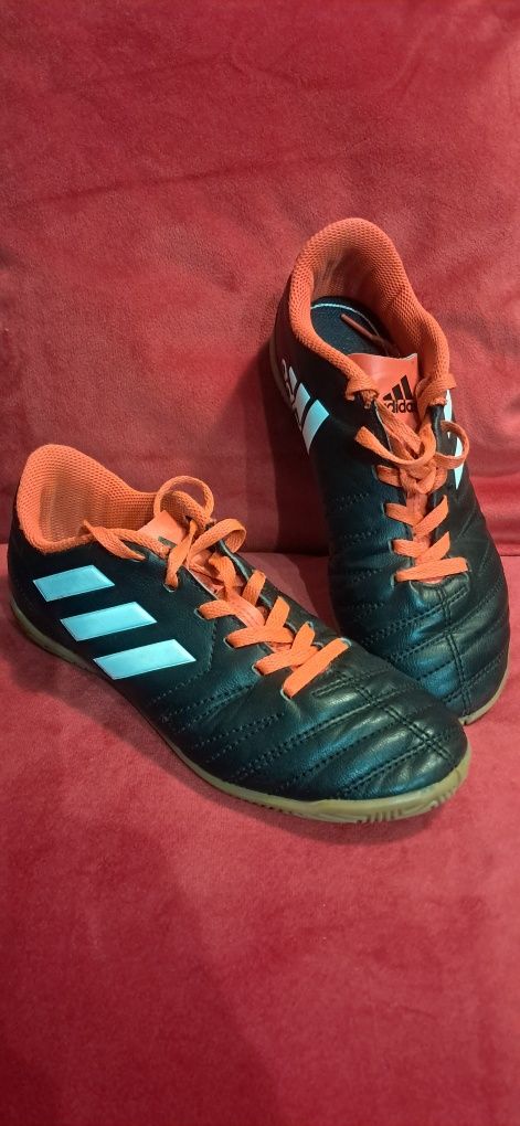 Halówki Adidas rozmiar 33 używane