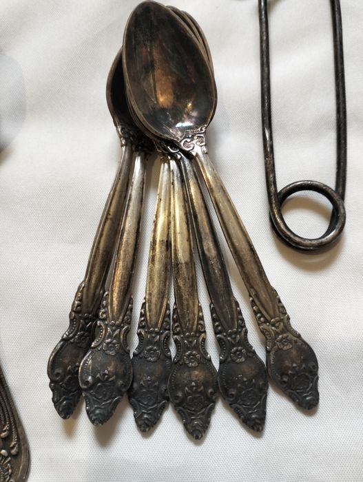 Столові прибори мельхіор.